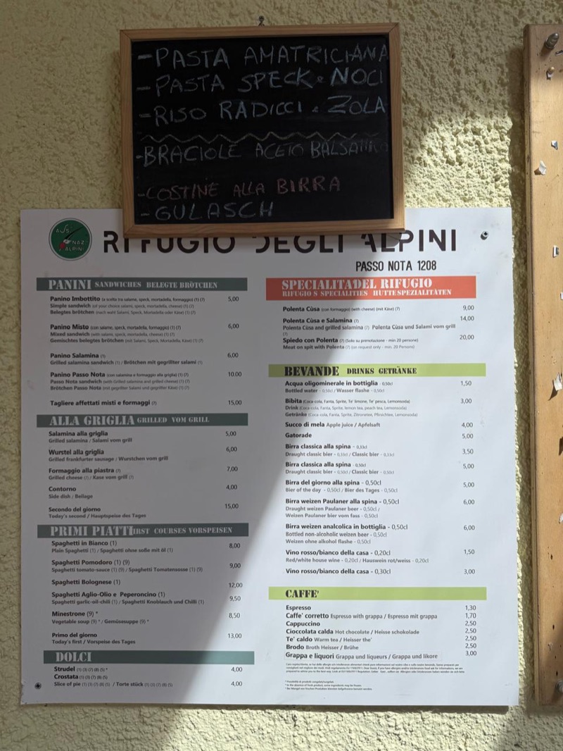 Passo Nota trilingual menu board