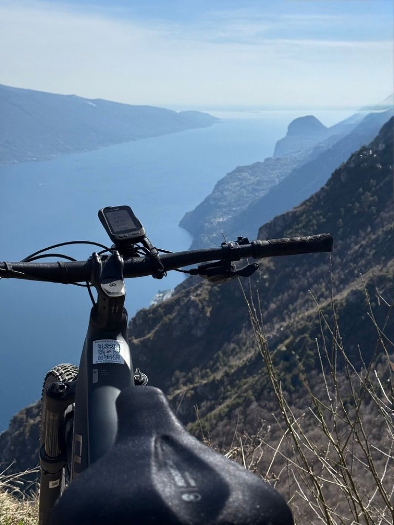 Handlebar POV with the lake stretching south